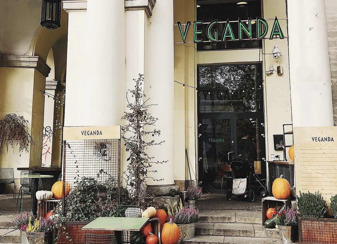Veganda at Plac Zbawiciela