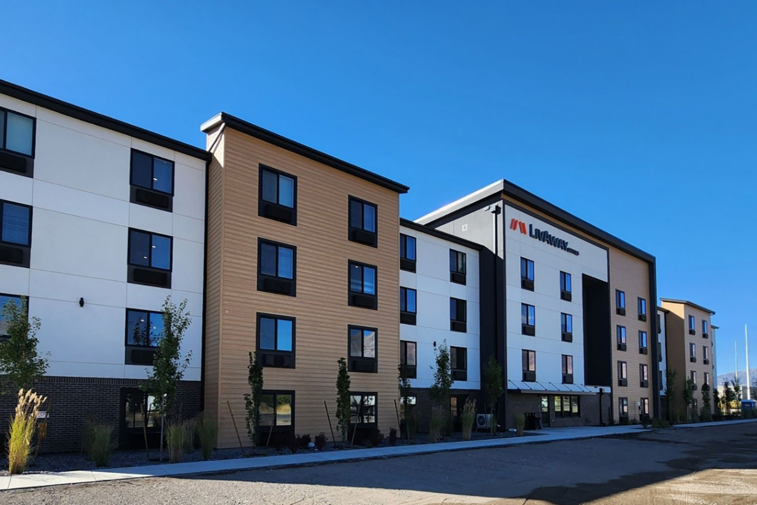 Vineyard, UT - LivAway Suites Building Exterior