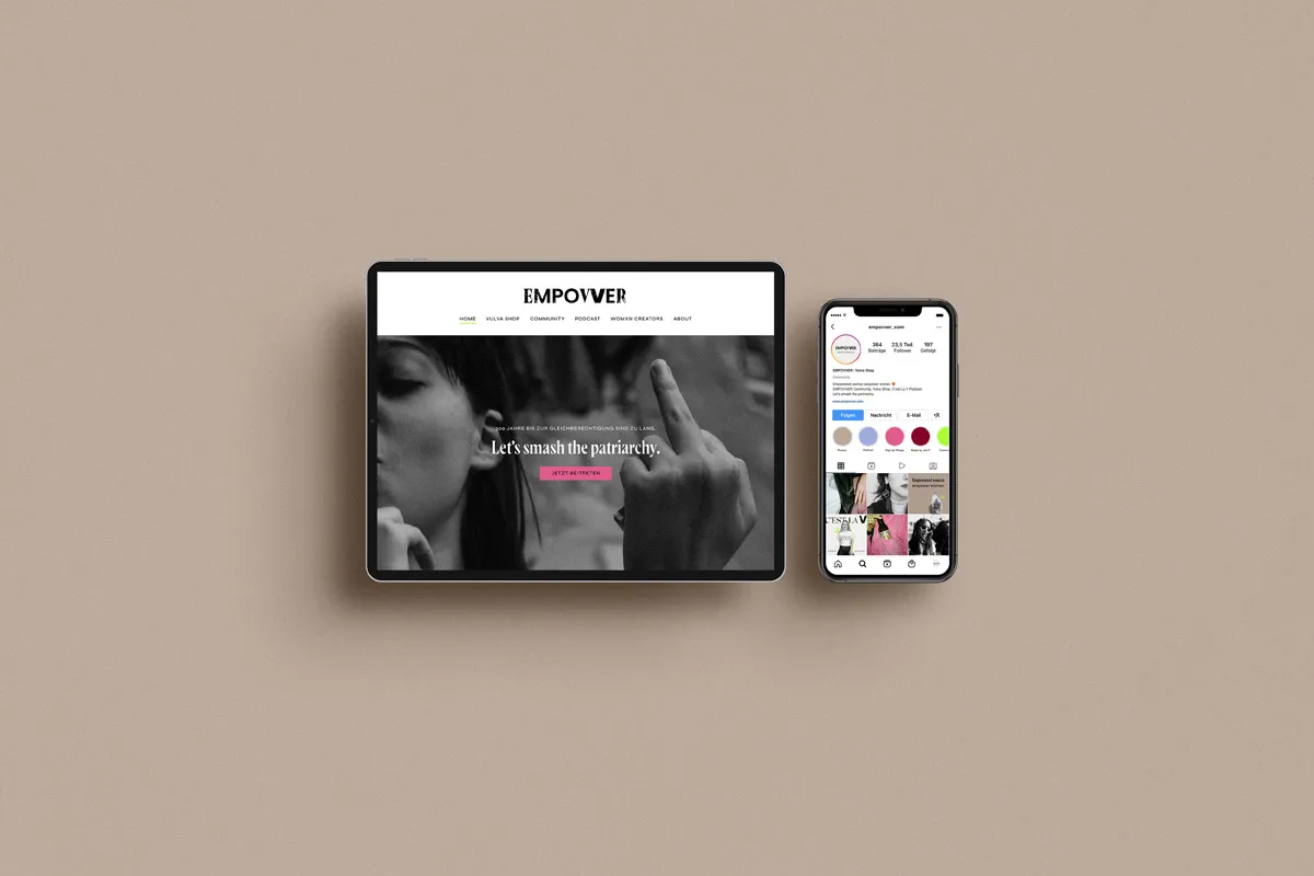 The Brand Gap Buch liegt auf einem Holzsessel