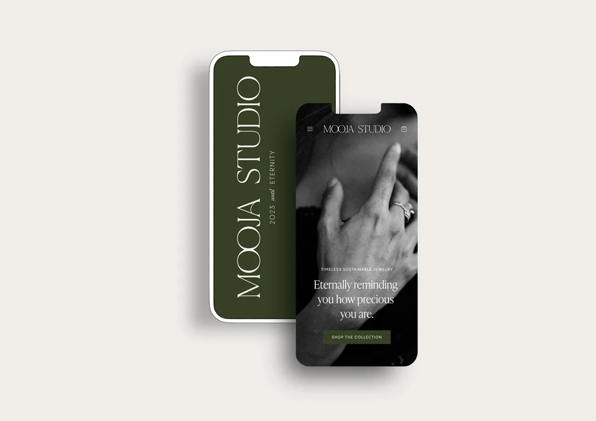 The Brand Gap Buch liegt auf einem Holzsessel