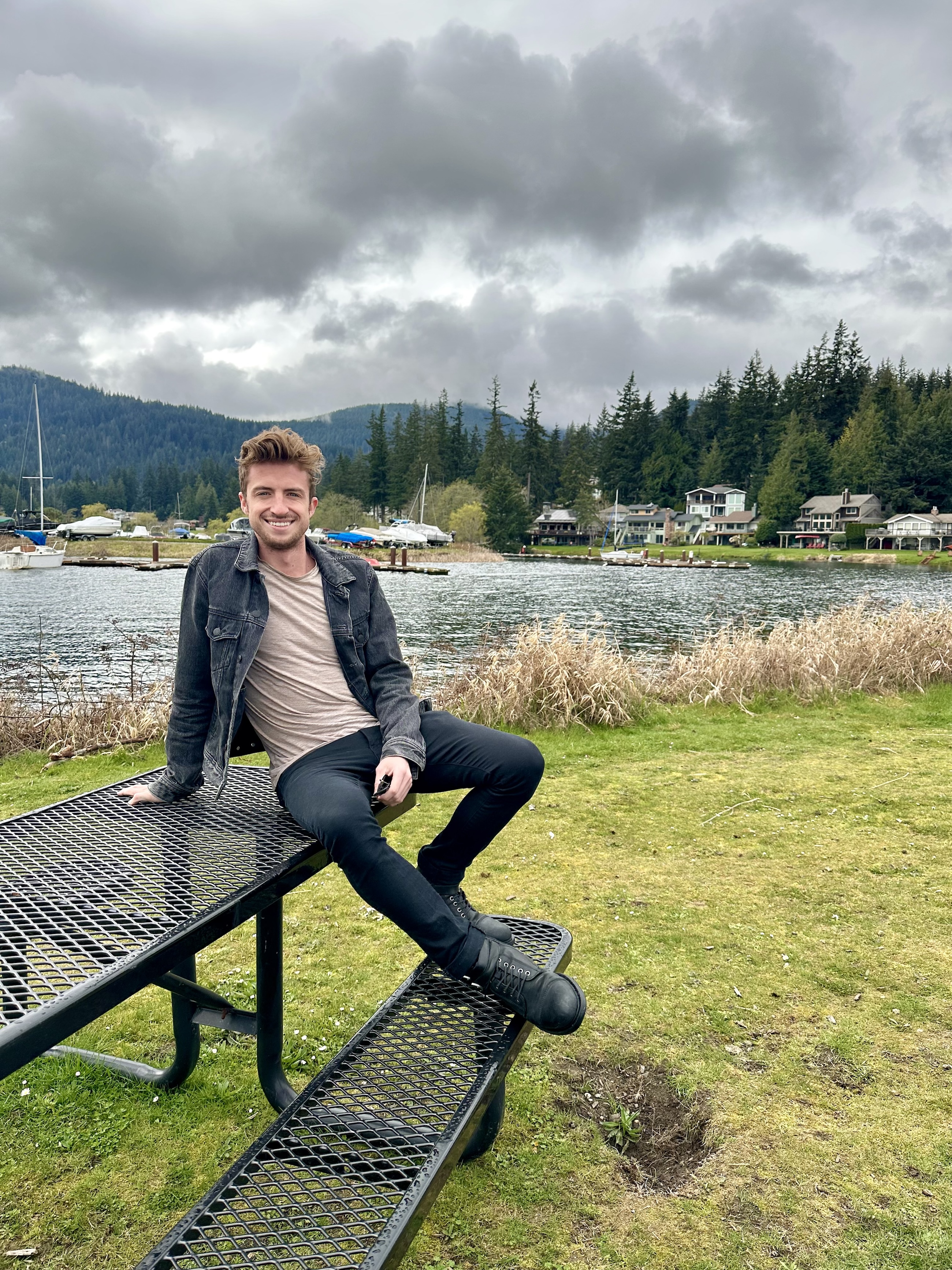 image of cycling community event (for a bicycle shop)