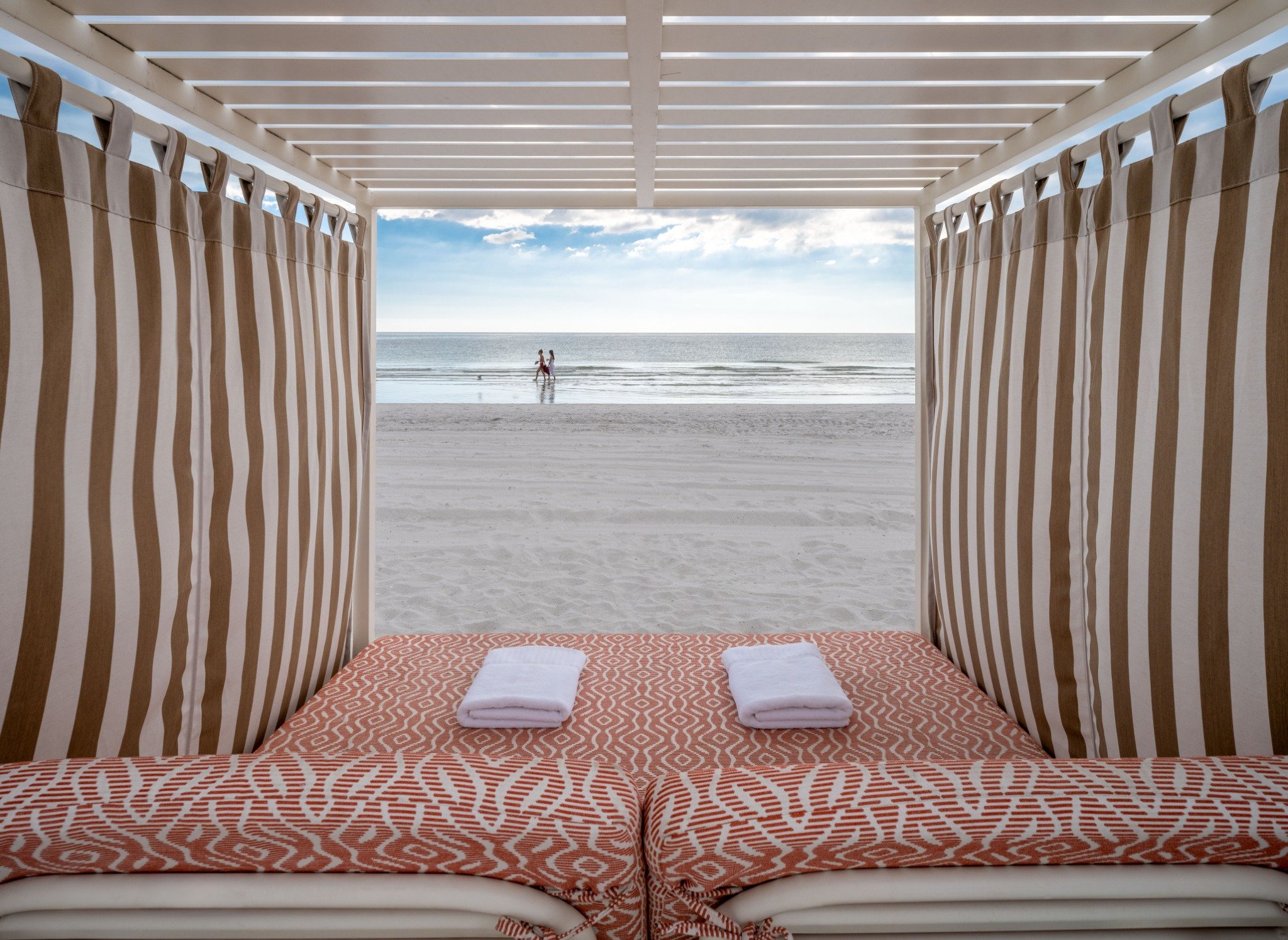 The Luce Hotel Cabana Package offer, nightly resort dining credit