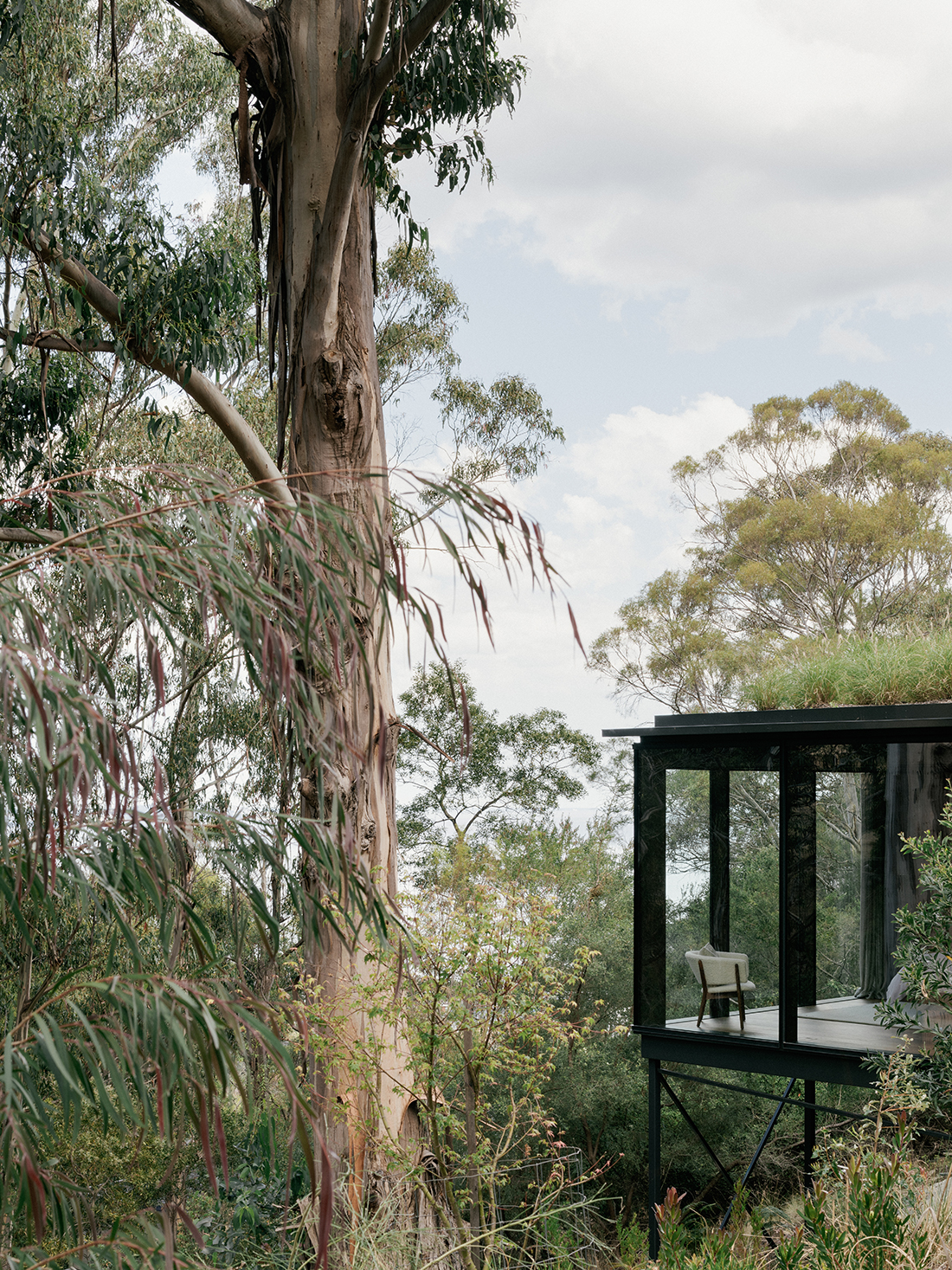 prefabricated house on steep site cantilever