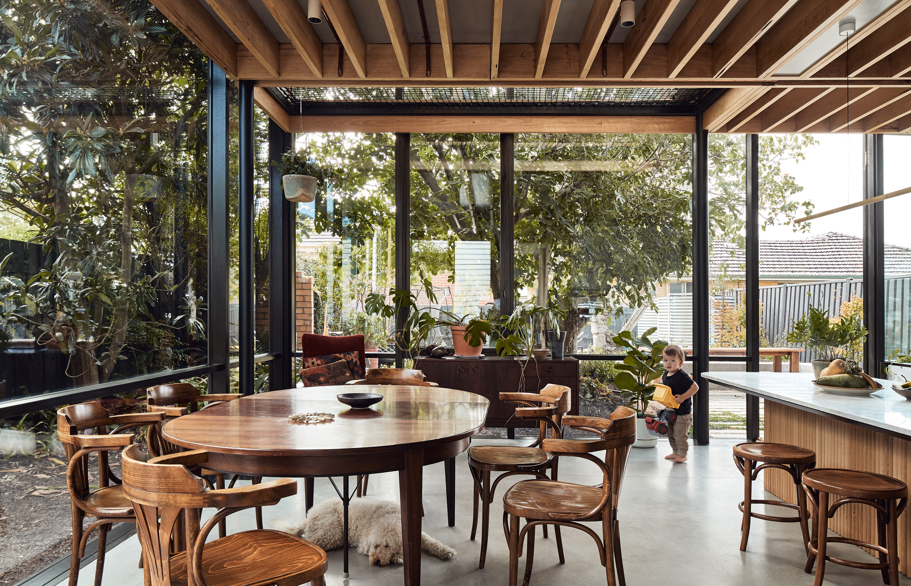 void space above dining room, full heigh glass
