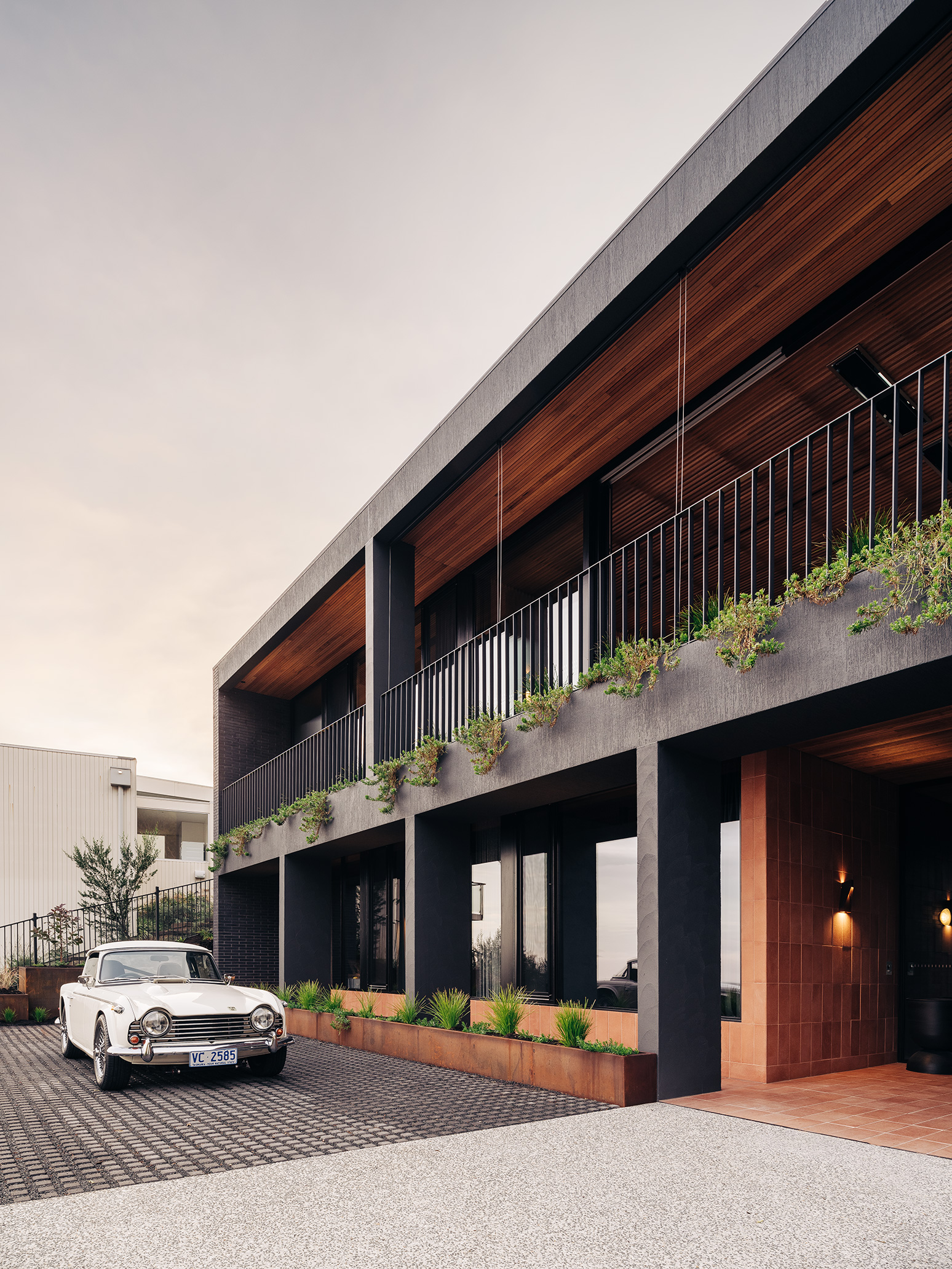 modernist home in hobart