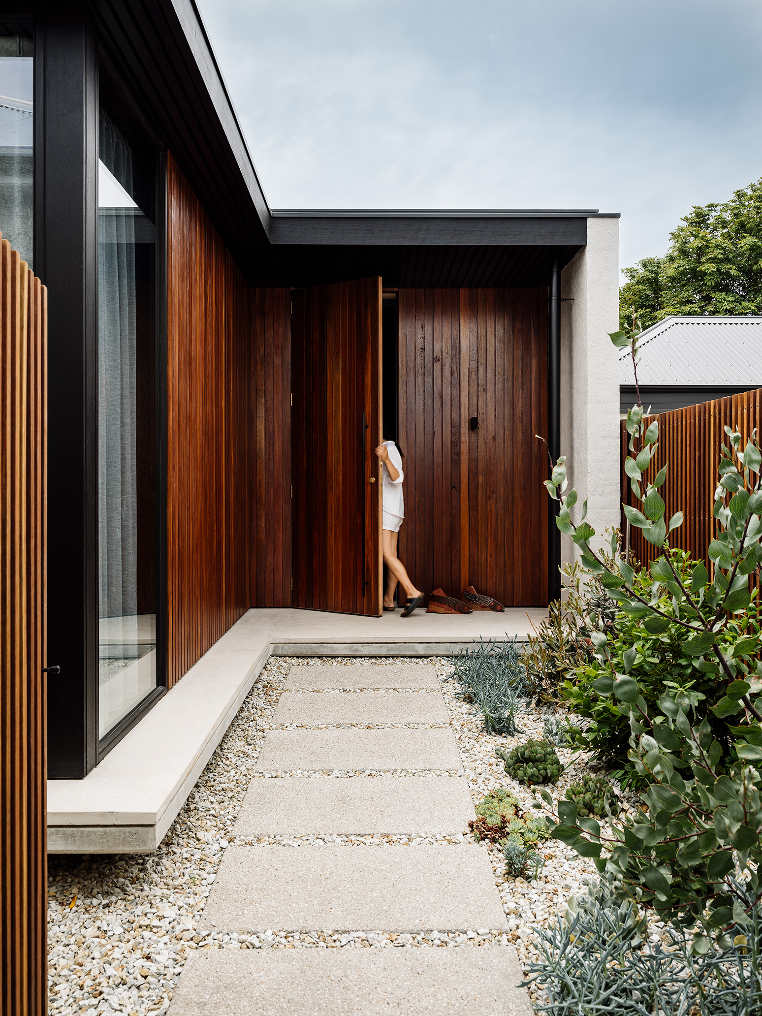 floating concrete edge beam