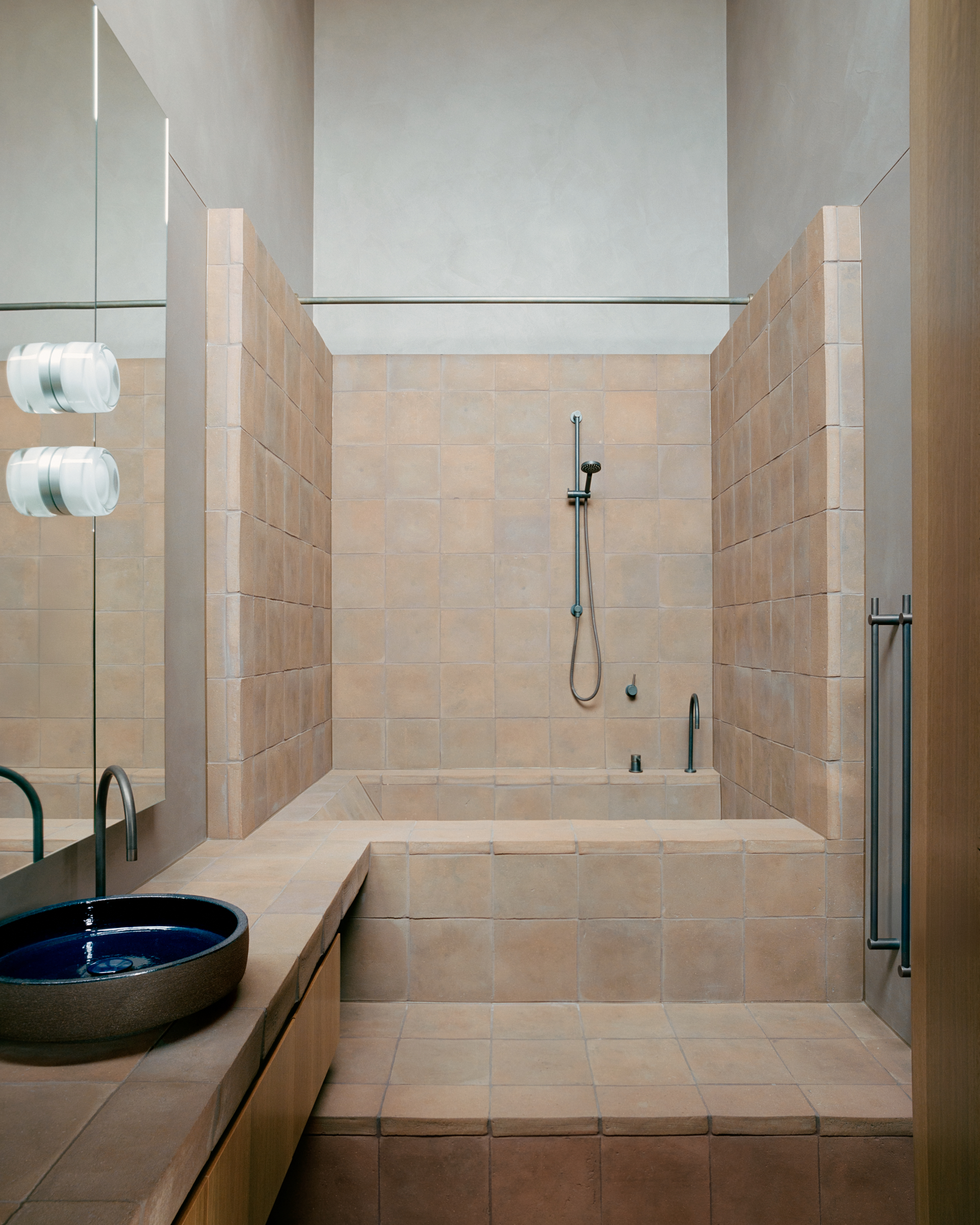 tiled full hieght step down shower