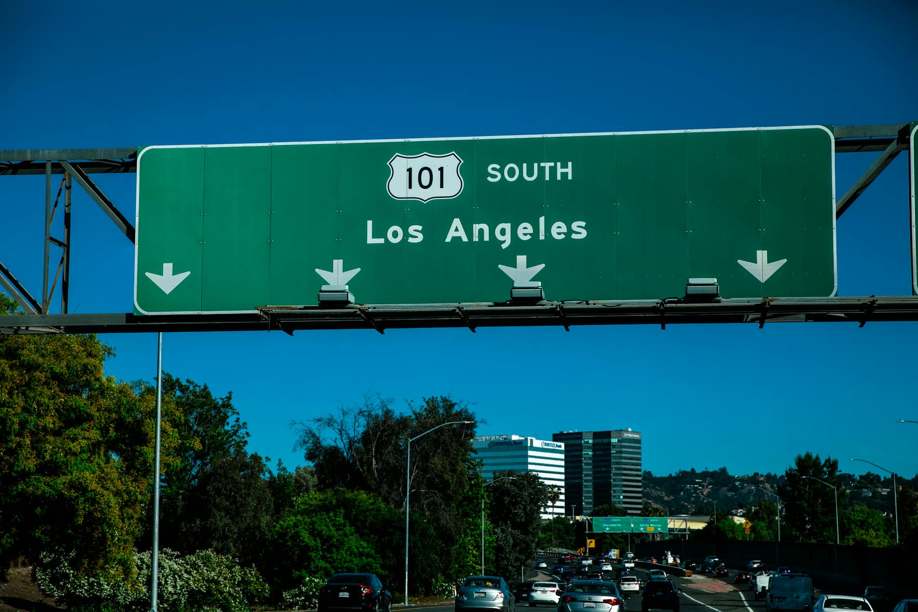 Scenic view of the Highway 101 South sign directing toward Los Angeles with traffic below.