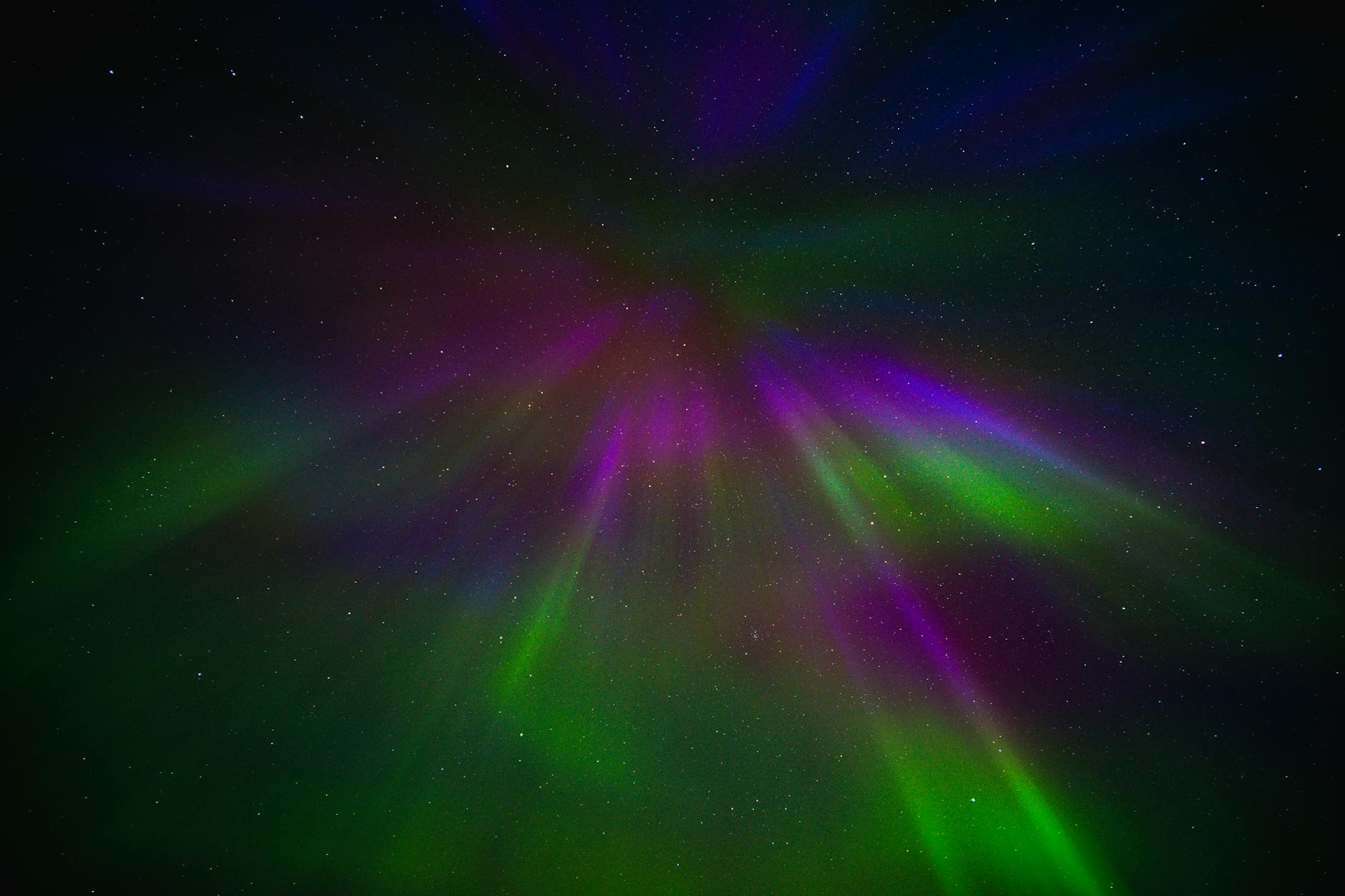 Vibrant aurora borealis spectacle in night sky showcases colorful light patterns.