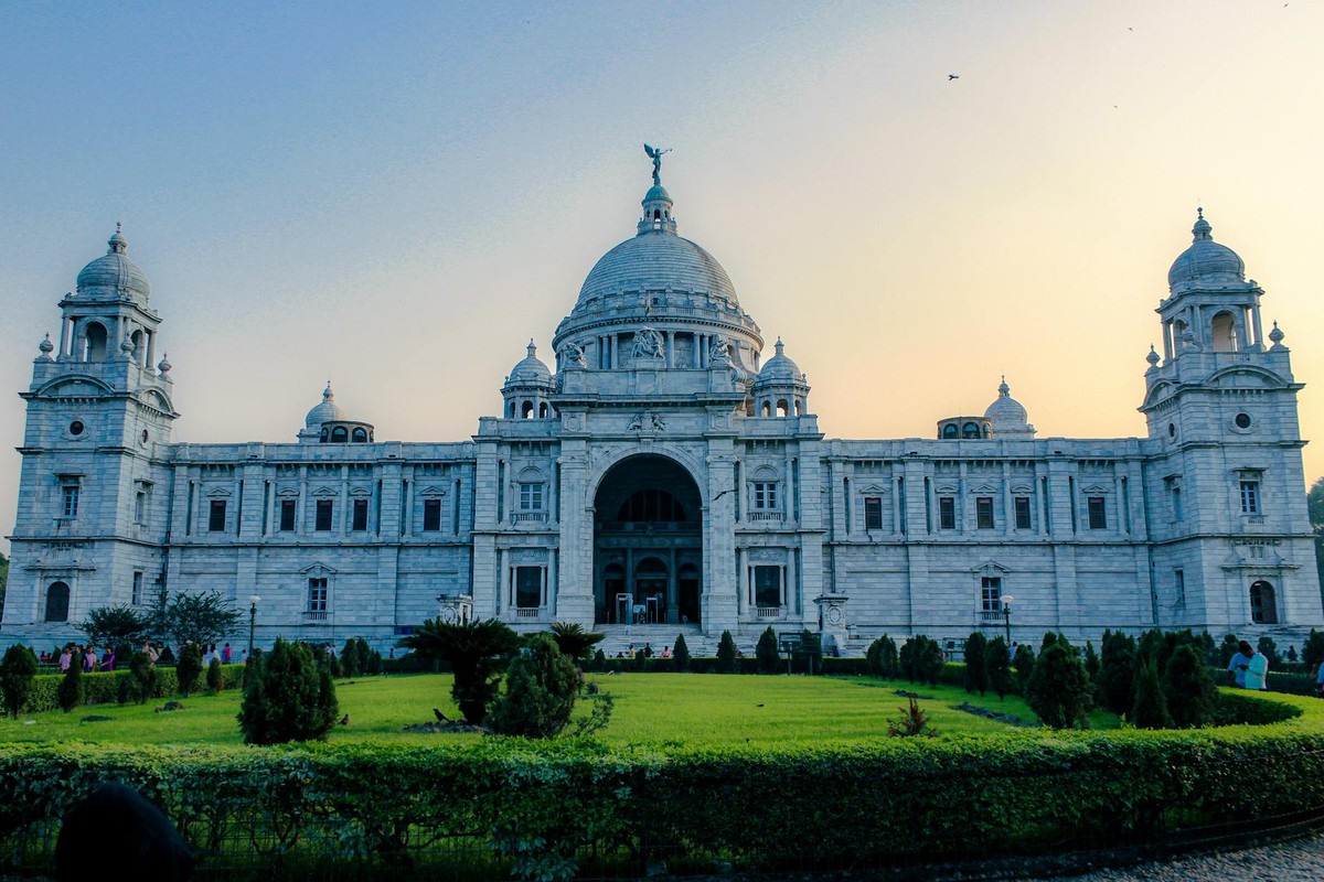 The stunning Victoria Memorial in Kolkata captured at dusk, showcasing its grand architecture.