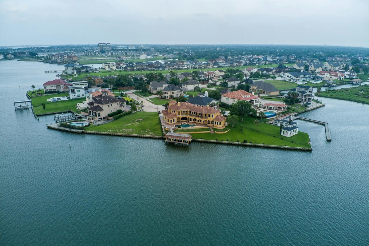 Stunning aerial shot of luxury homes by the water in Houston, Texas.