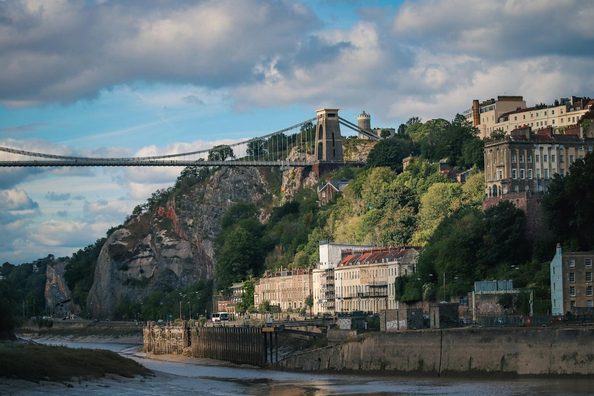 Stunning view of Clifton Suspension Bridge spanning the Avon Gorge in Bristol, England.