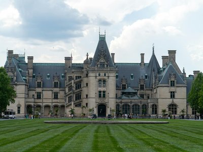 Elegant view of the Biltmore Estate, Asheville, NC, showcasing grand architecture and landscaped grounds.