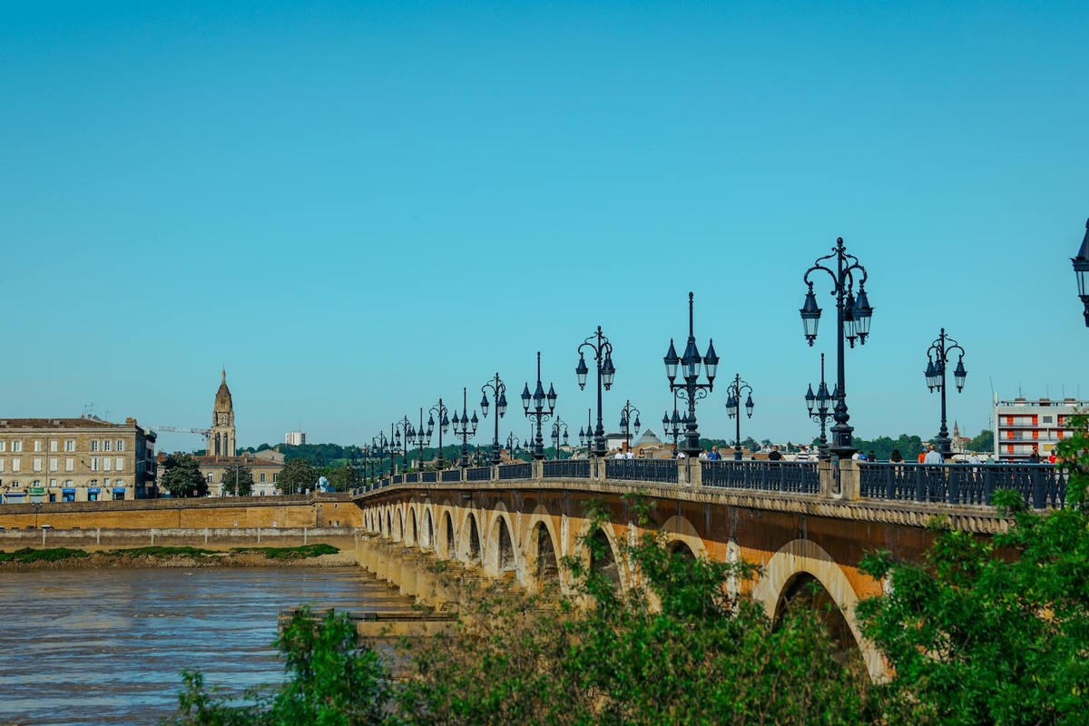 Elegant view of Pont de Pierre bridge in Bordeaux, France on a sunny day.