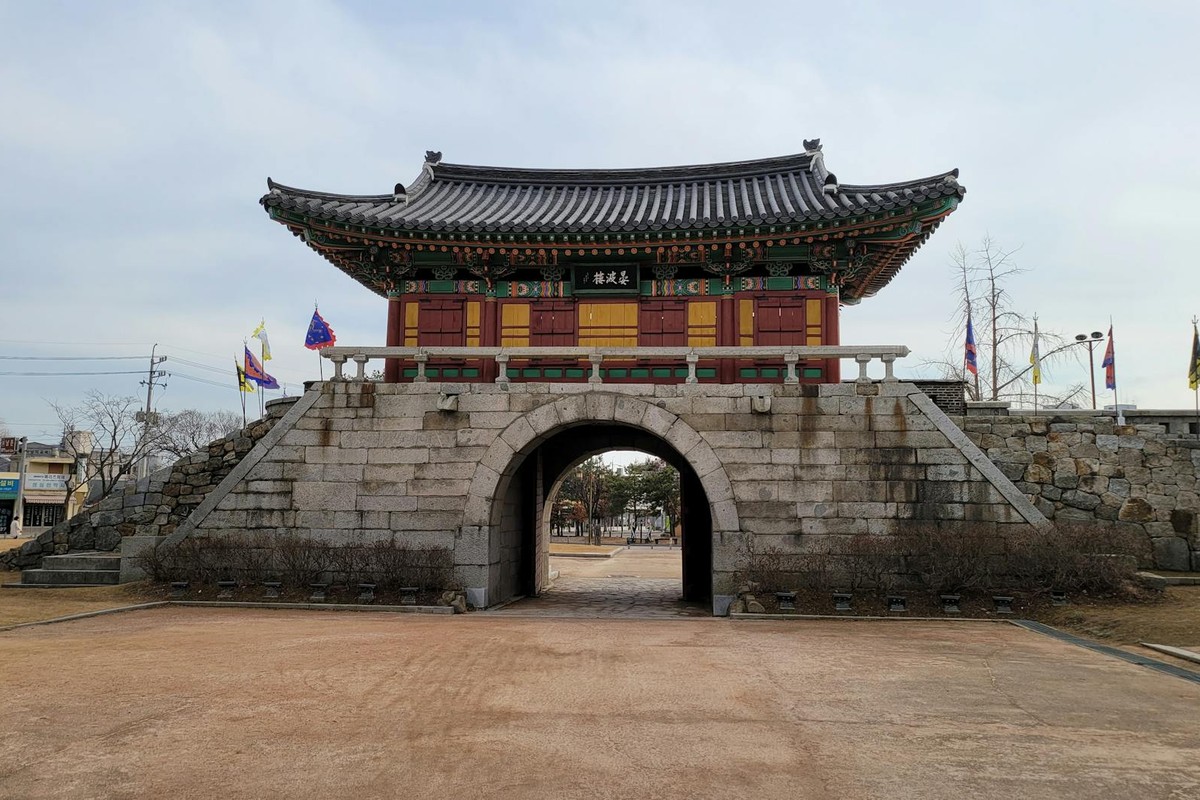 Historic Ganghwa Fortress South Gate in Incheon, showcasing traditional Korean architecture.