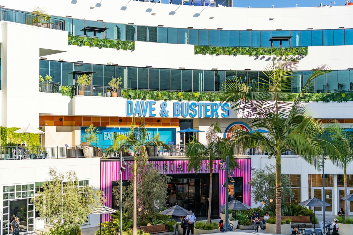 Exterior view of Dave & Buster's in Los Angeles, showcasing the vibrant entertainment venue.