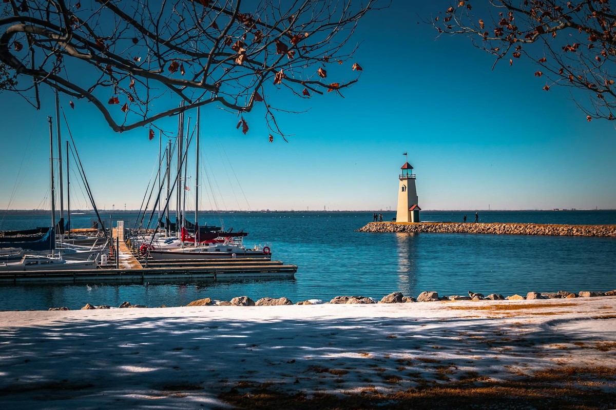 Experience the picturesque lighthouse and marina at Lake Hefner, Oklahoma City during winter.