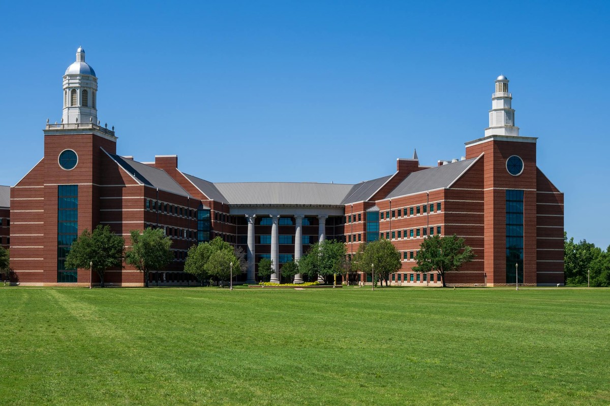 The Bill Daniel Student Center at Baylor University with clear blue sky.