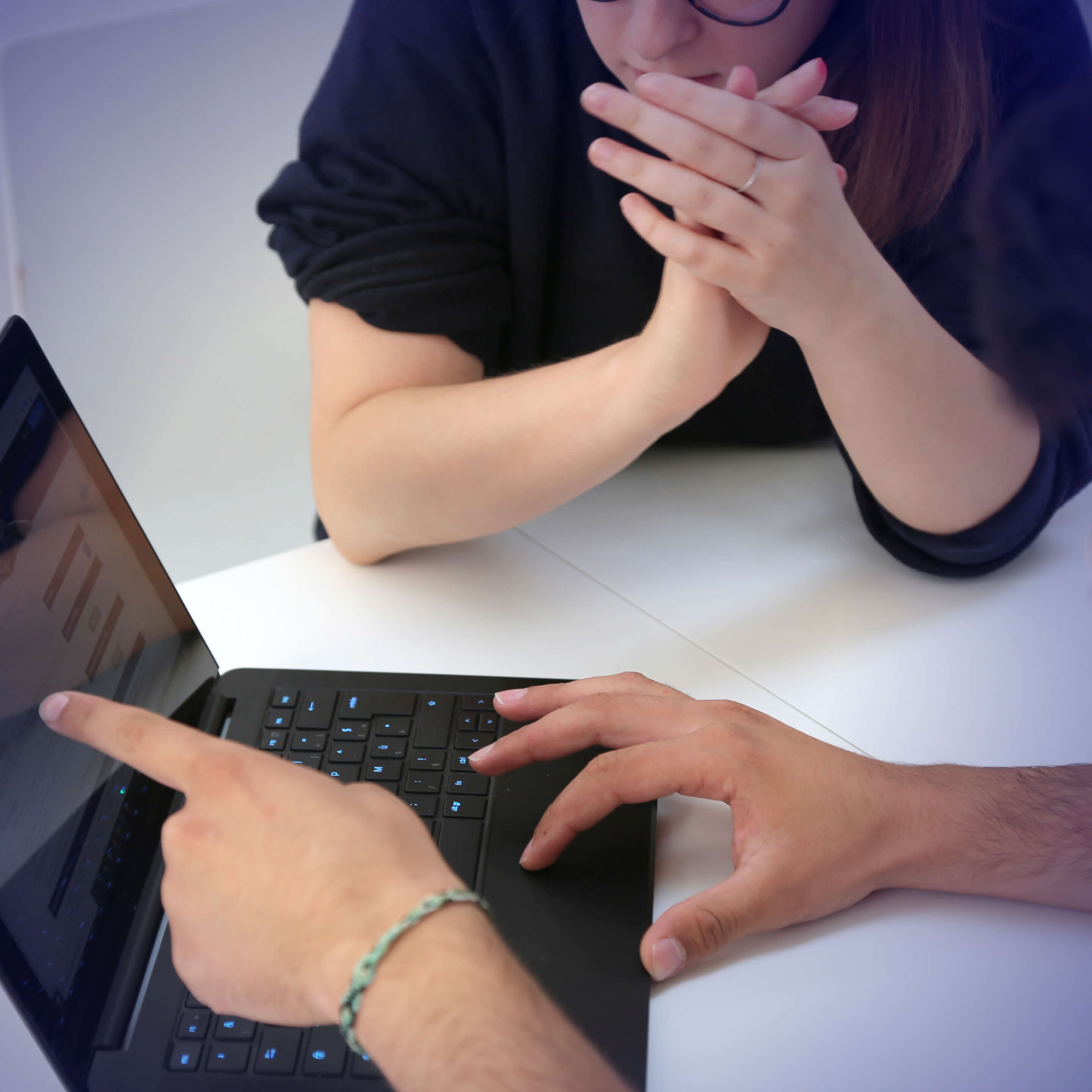 Photo presenting a usability testing session of HAL's preexisting platform on a laptop.