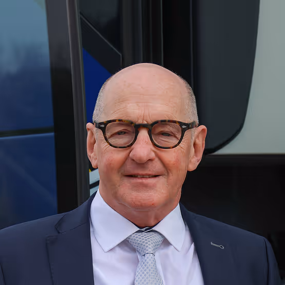 Portretfoto van Marc Hoeks, de eigenaar en ceo van Neyens Reizen Autocars.