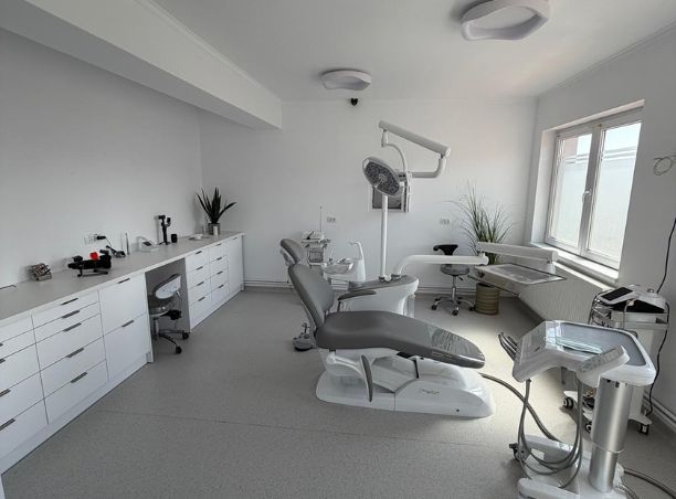 Zâmbet drept fără aparat dentar clasic