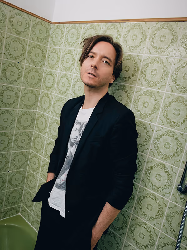 Beschreibung: Photoshooting und Coverdesign für das Debütalbum von Marc Christopher, dem kreativen Kopf, Sänger und Multiinstrumentalisten hinter dem musikalischem Projekt „Opium of Annabelle“.