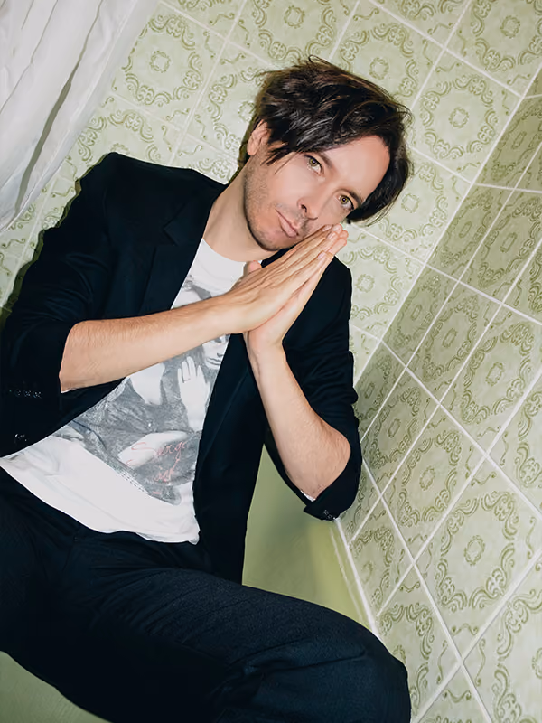 Beschreibung: Photoshooting und Coverdesign für das Debütalbum von Marc Christopher, dem kreativen Kopf, Sänger und Multiinstrumentalisten hinter dem musikalischem Projekt „Opium of Annabelle“.