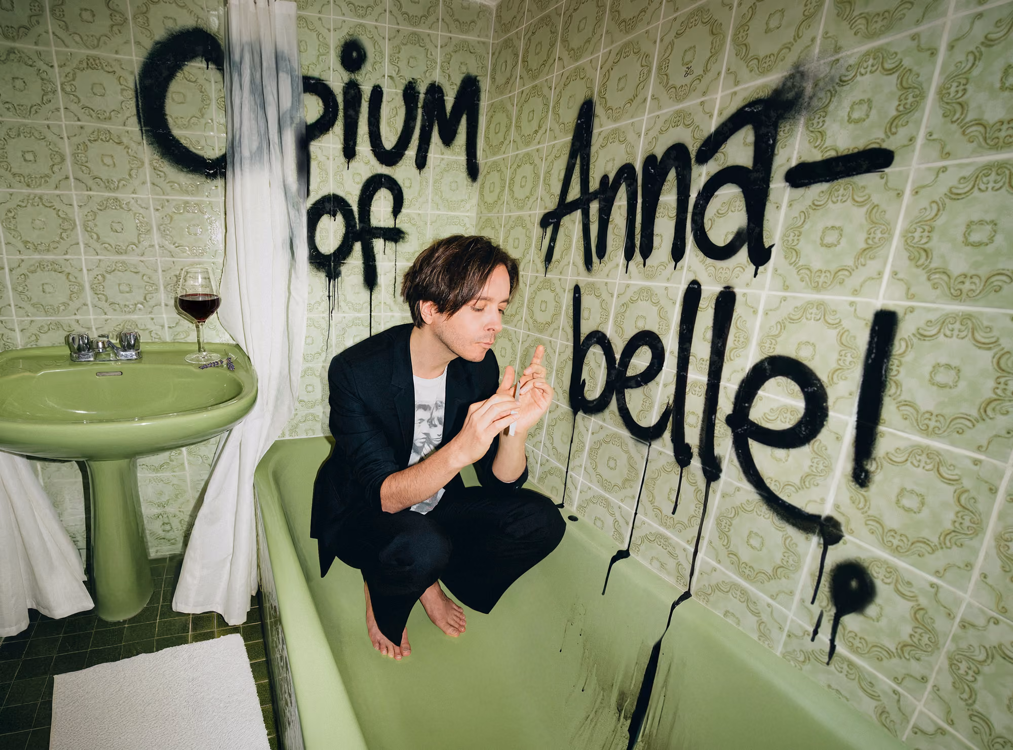 Beschreibung: Photoshooting und Coverdesign für das Debütalbum von Marc Christopher, dem kreativen Kopf, Sänger und Multiinstrumentalisten hinter dem musikalischem Projekt „Opium of Annabelle“.