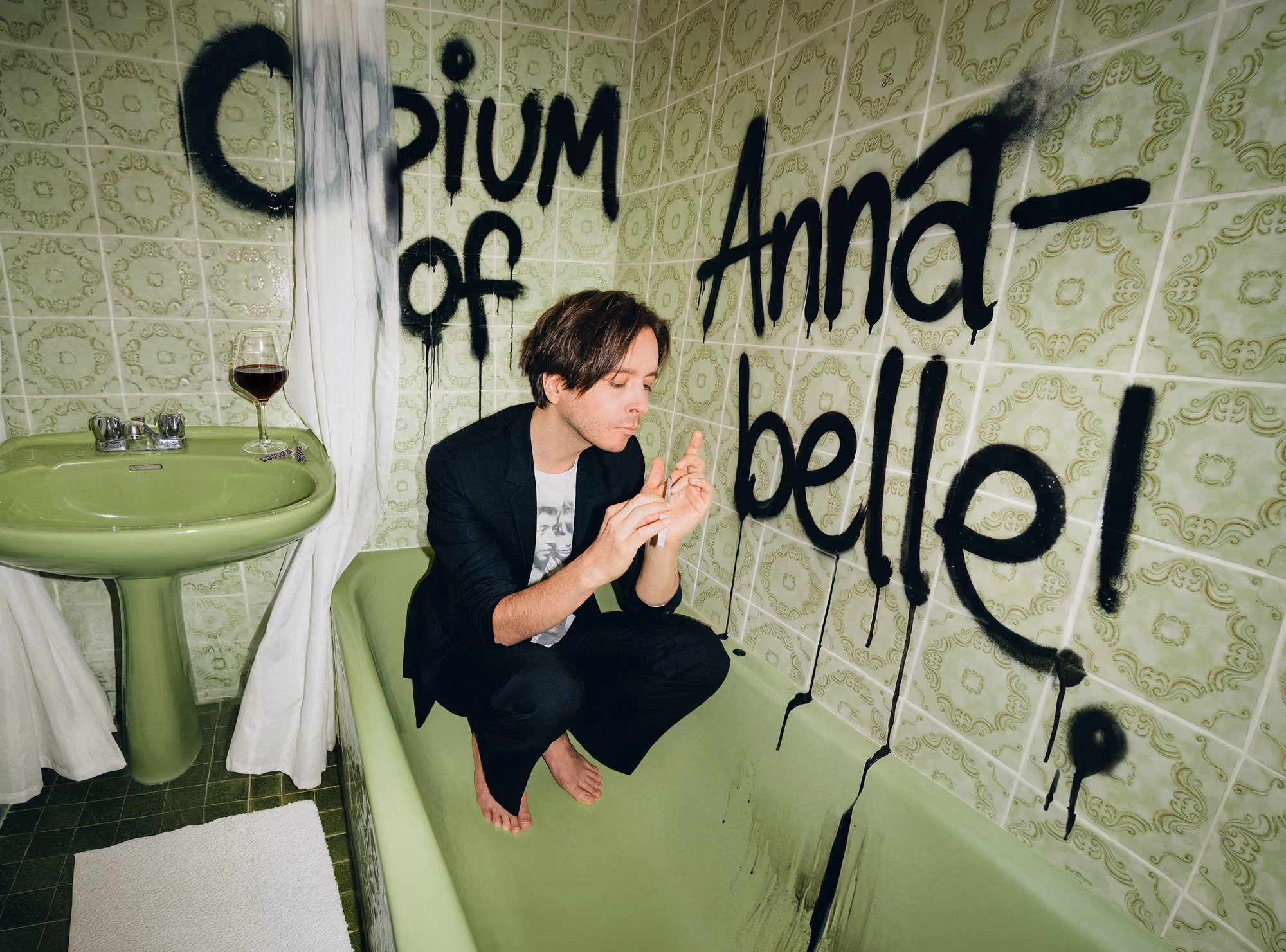 Beschreibung: Photoshooting und Coverdesign für das Debütalbum von Marc Christopher, dem kreativen Kopf, Sänger und Multiinstrumentalisten hinter dem musikalischem Projekt „Opium of Annabelle“.