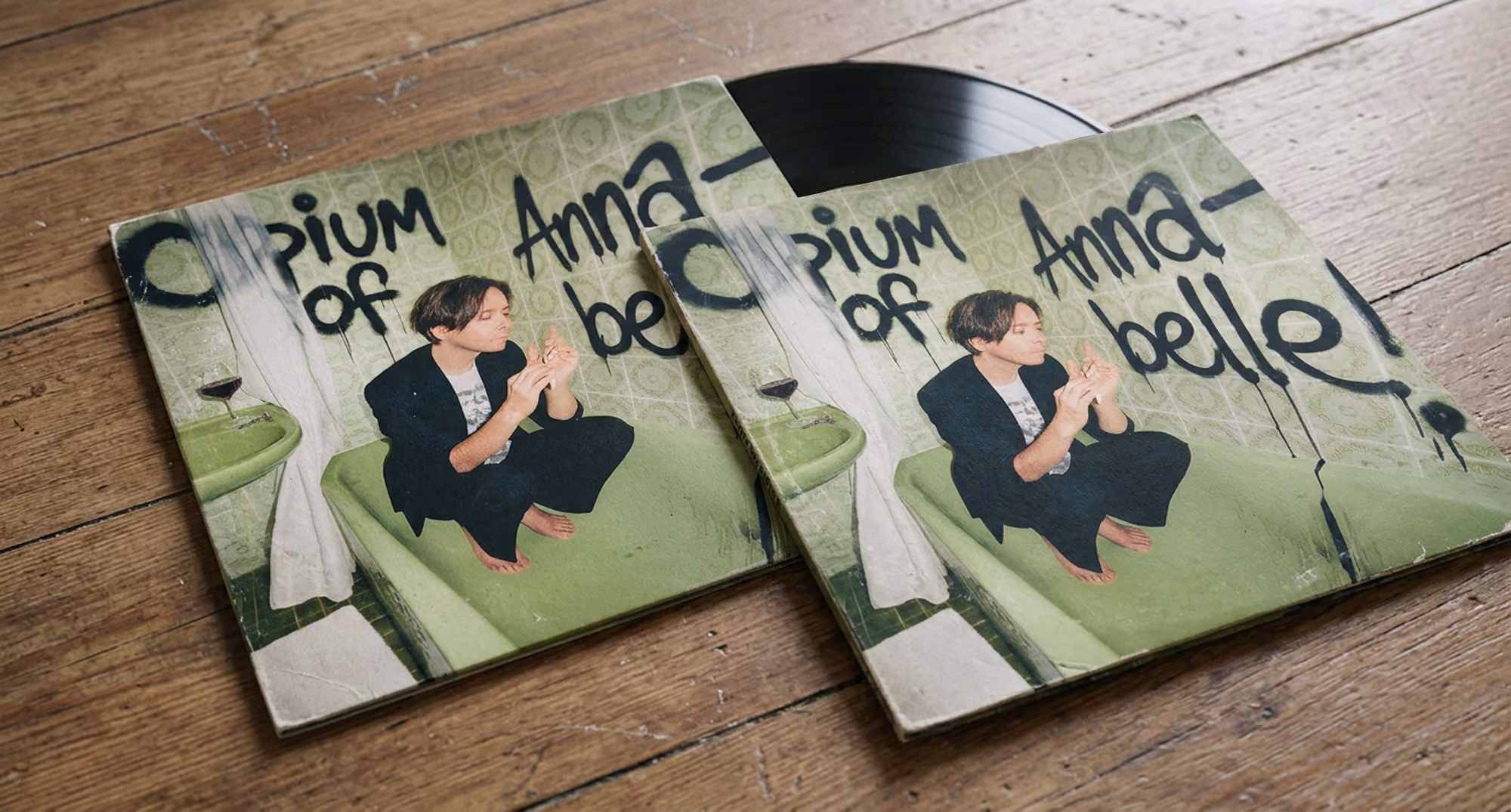 Beschreibung: Photoshooting und Coverdesign für das Debütalbum von Marc Christopher, dem kreativen Kopf, Sänger und Multiinstrumentalisten hinter dem musikalischem Projekt „Opium of Annabelle“.