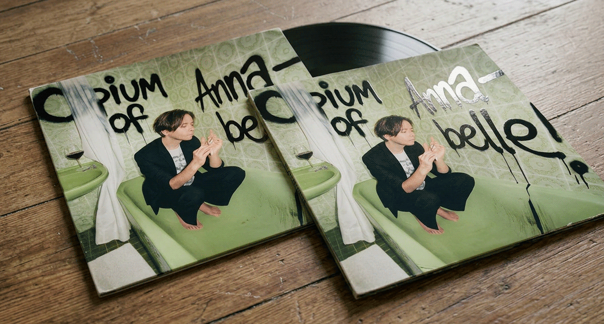 Beschreibung: Photoshooting und Coverdesign für das Debütalbum von Marc Christopher, dem kreativen Kopf, Sänger und Multiinstrumentalisten hinter dem musikalischem Projekt „Opium of Annabelle“.