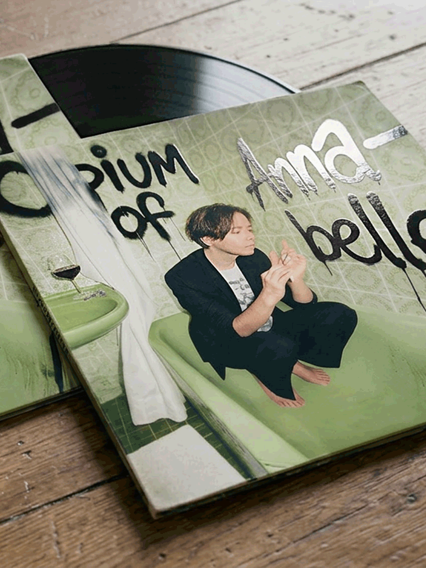 Beschreibung: Photoshooting und Coverdesign für das Debütalbum von Marc Christopher, dem kreativen Kopf, Sänger und Multiinstrumentalisten hinter dem musikalischem Projekt „Opium of Annabelle“.