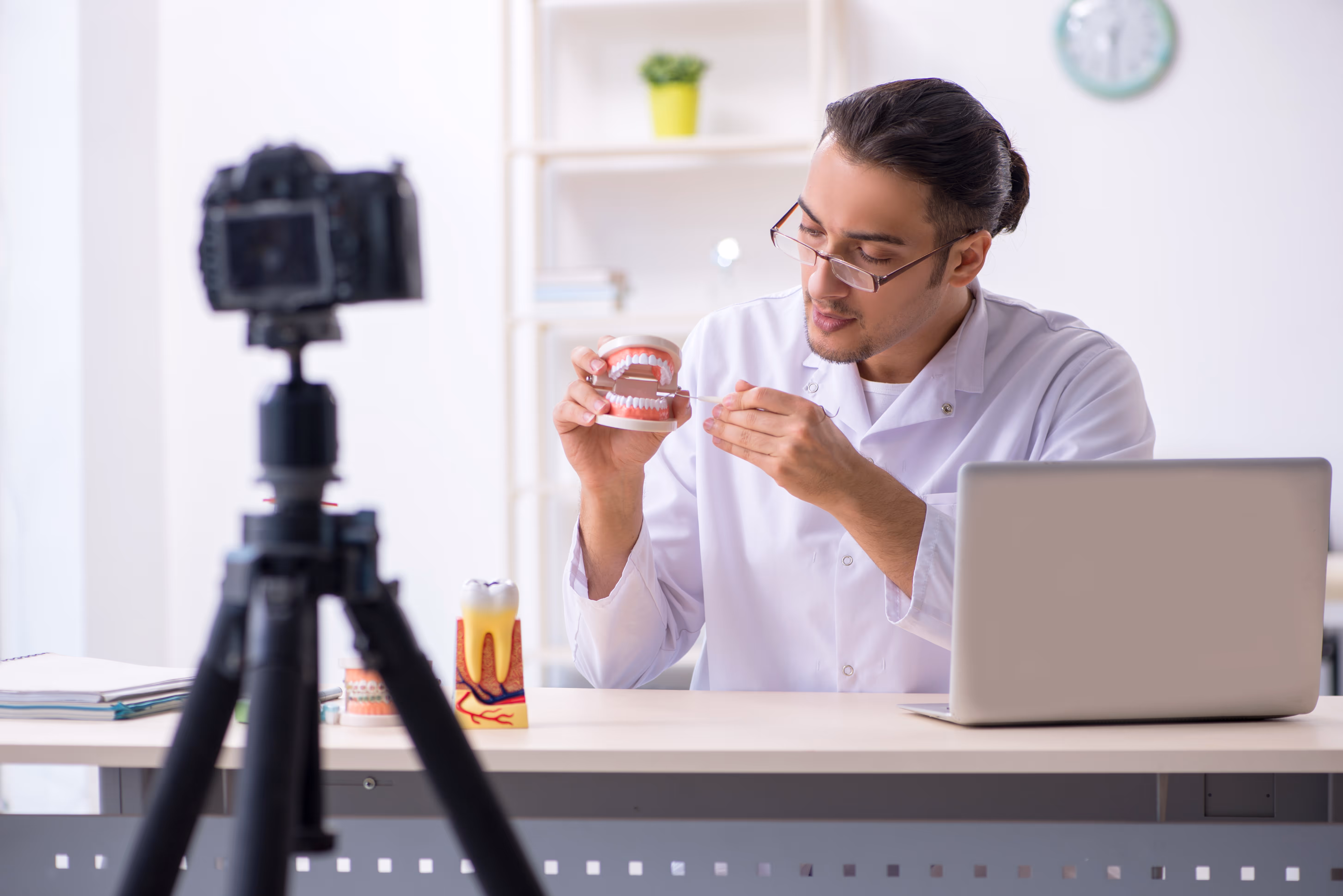 someone blogging about dentistry