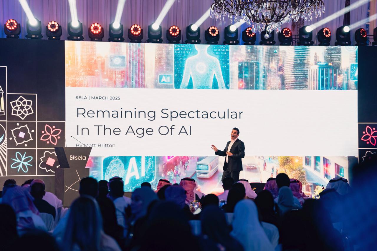 Matt Britton delivering keynote on AI