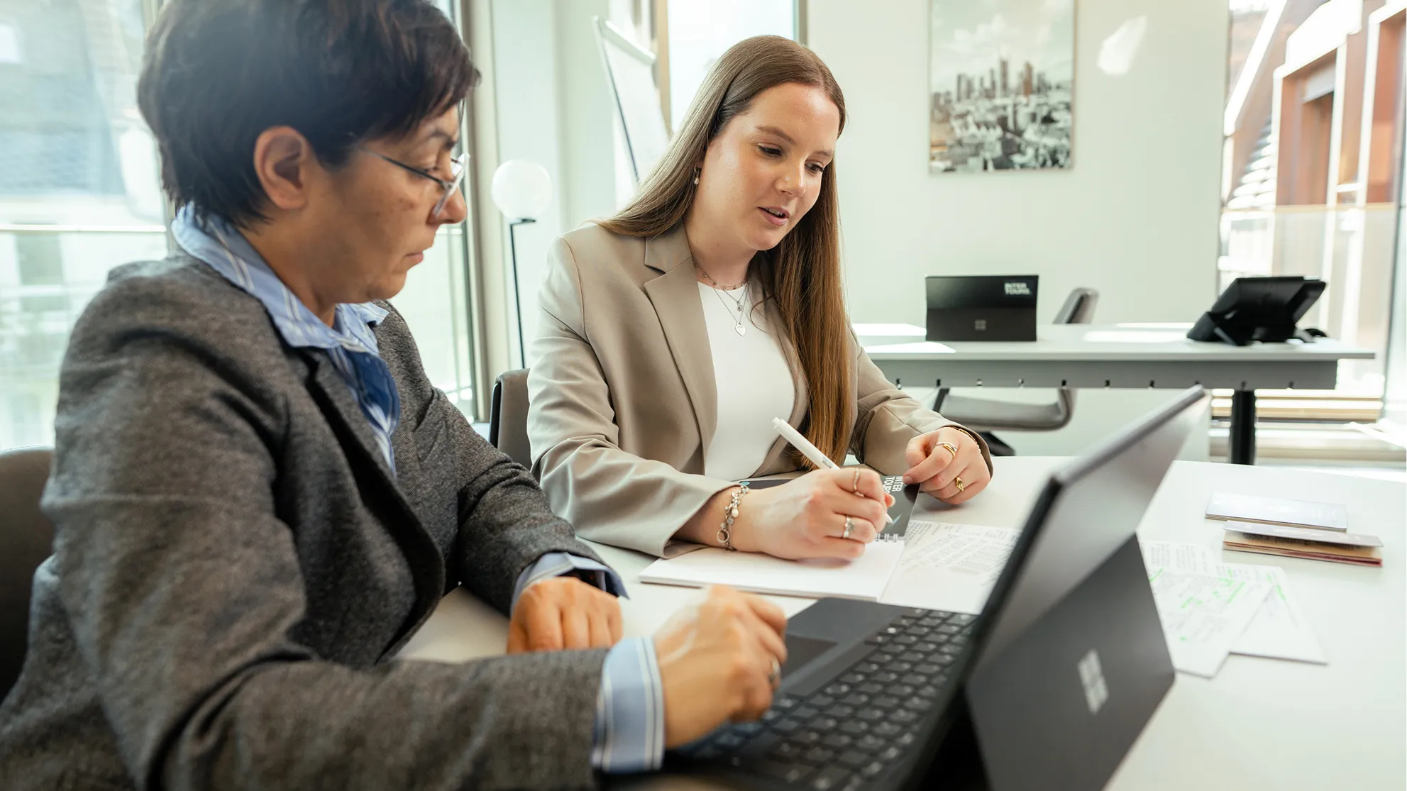 Mitarbeiterbesprechung Geschäftsreise