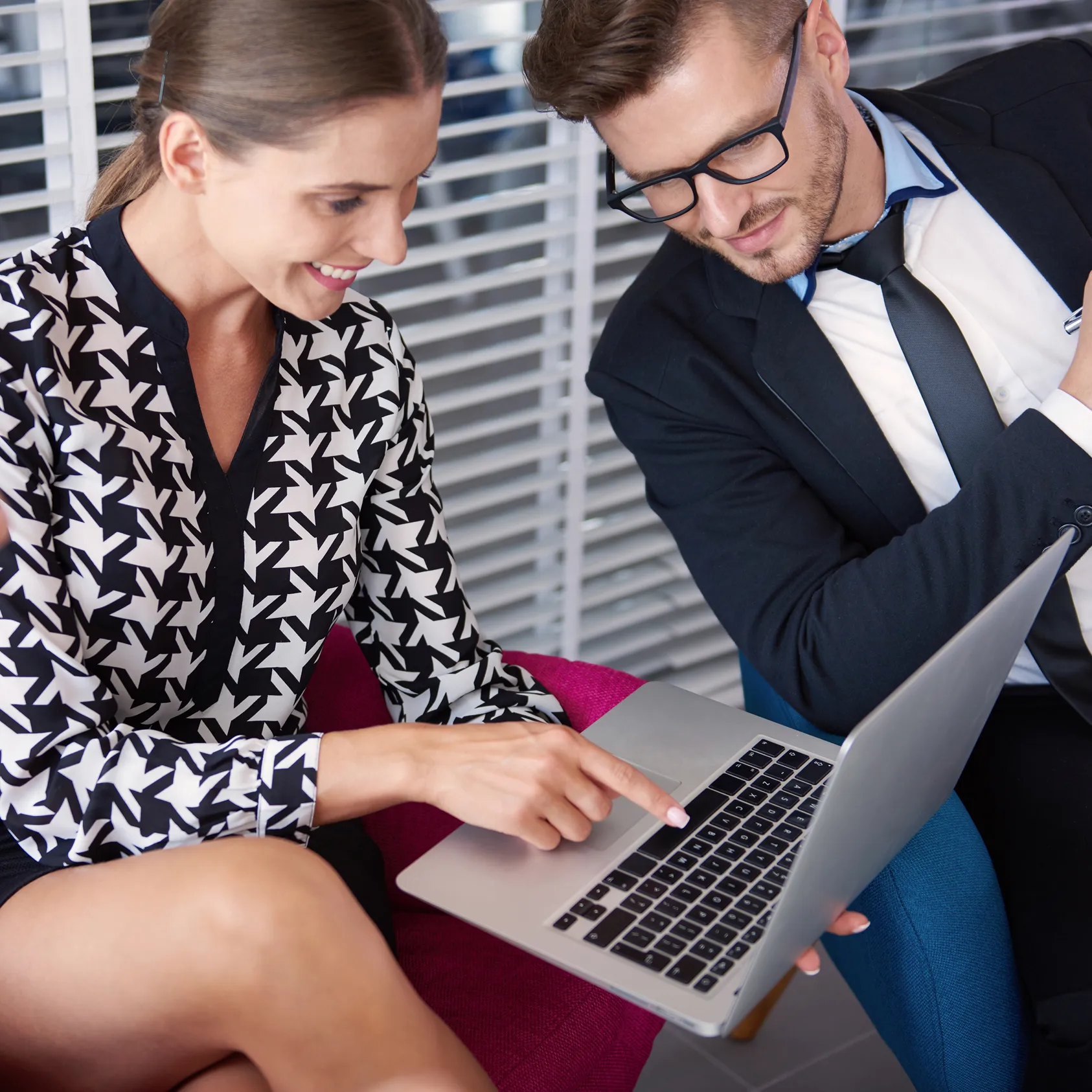 Besprechung an Laptop