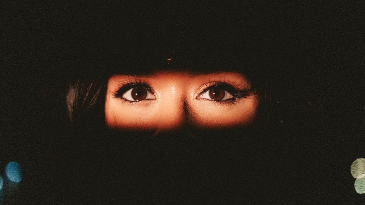 image of bartender preparing a drink