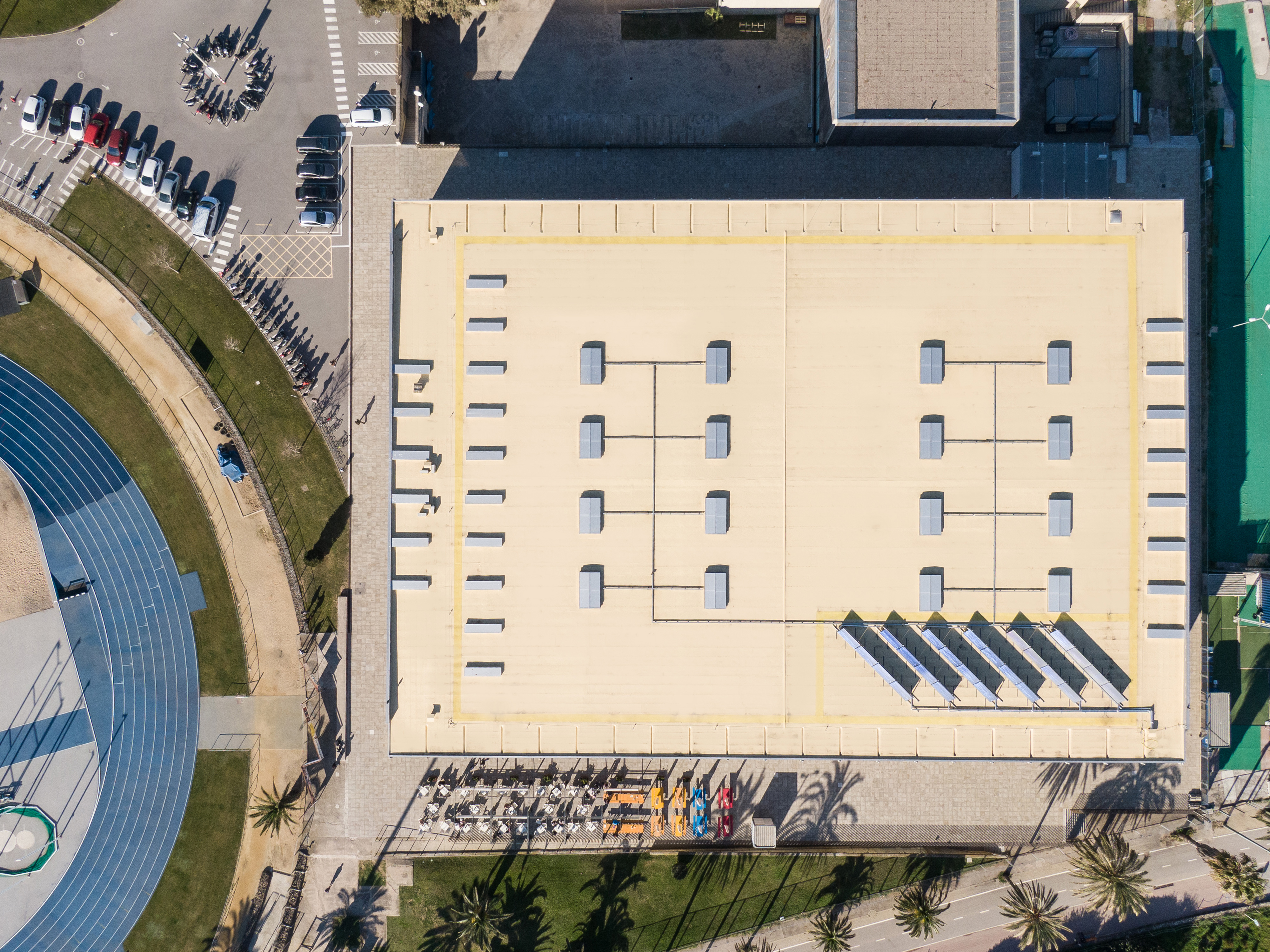 RENOLIT ALKORPLAN Smart membrane installed on a flat commercial roof