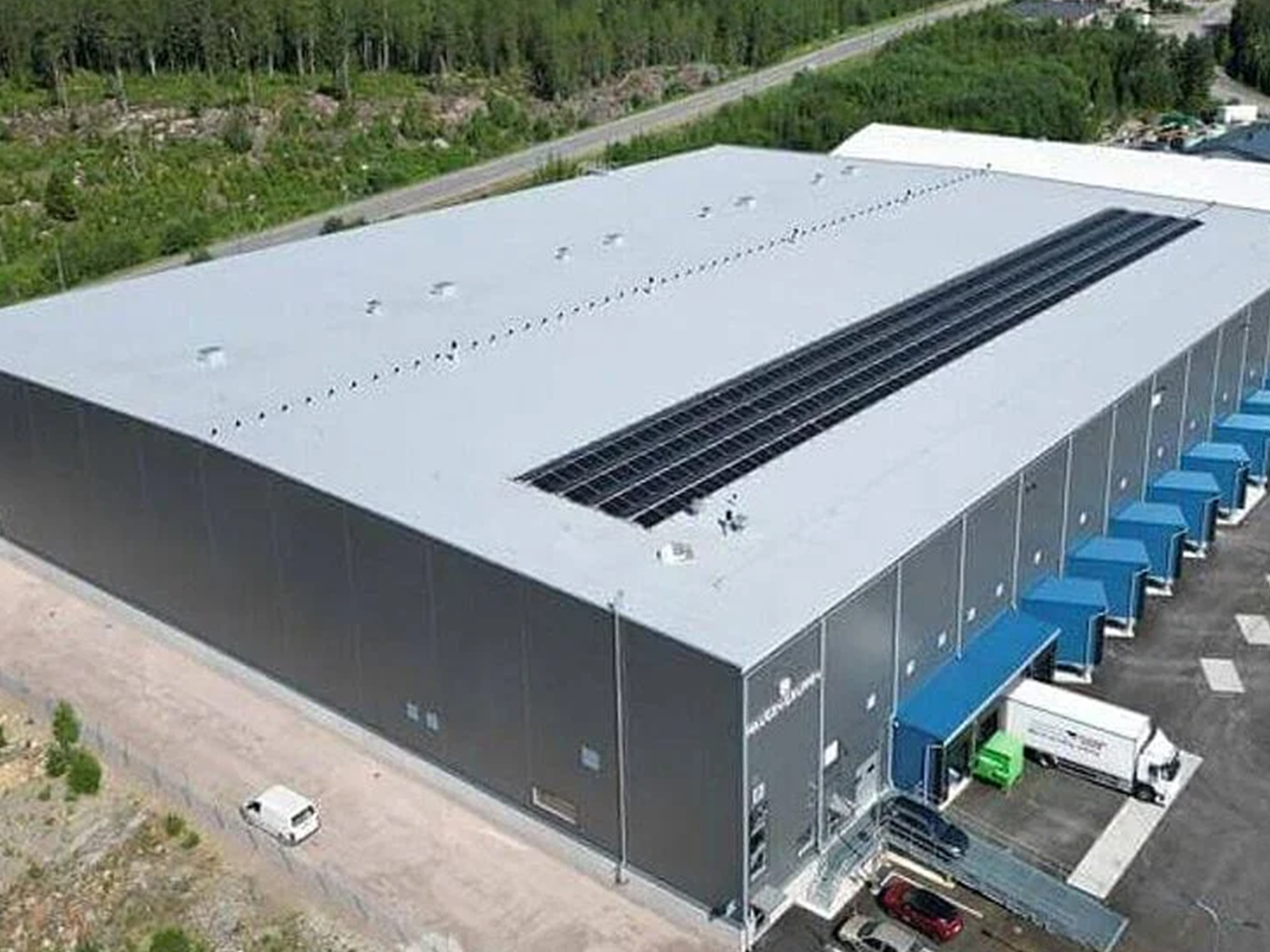 Close-up detail of RENOLIT ALKORPLAN Smart roofing membrane installation