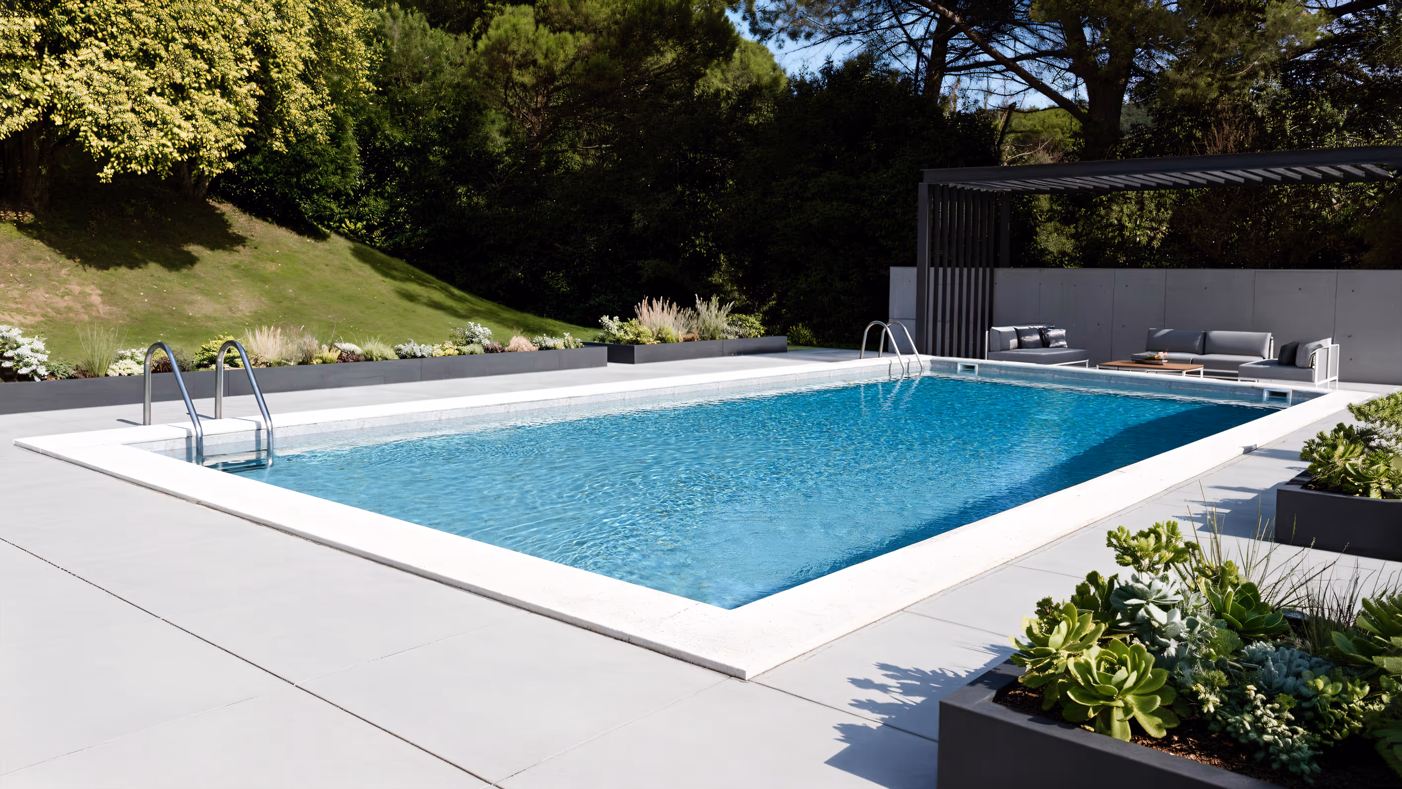 RENOLIT ALKORPLAN pool liner in a contemporary swimming pool