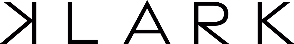 Logo stylisé du mot Klark avec des lettres noires sur fond blanc.