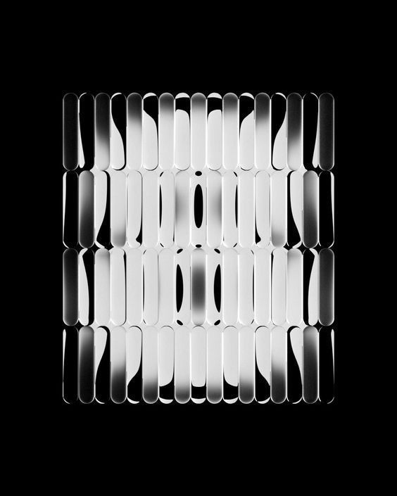 Motif abstrait en noir et blanc constitué de formes allongées verticales avec des dégradés contrastés formant un carré.