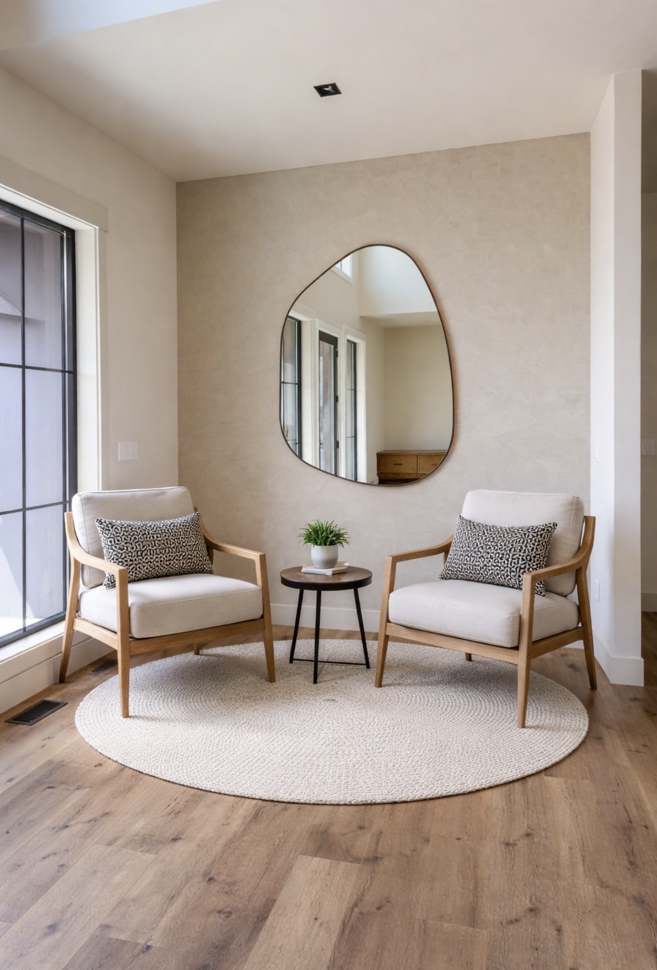 Entry with mirror