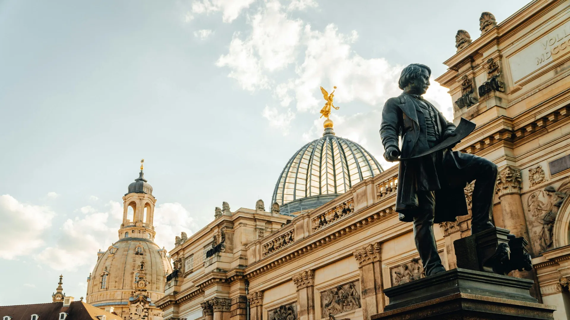 Büromöbel mieten Berlin – Flexibilität für eine dynamische Stadt