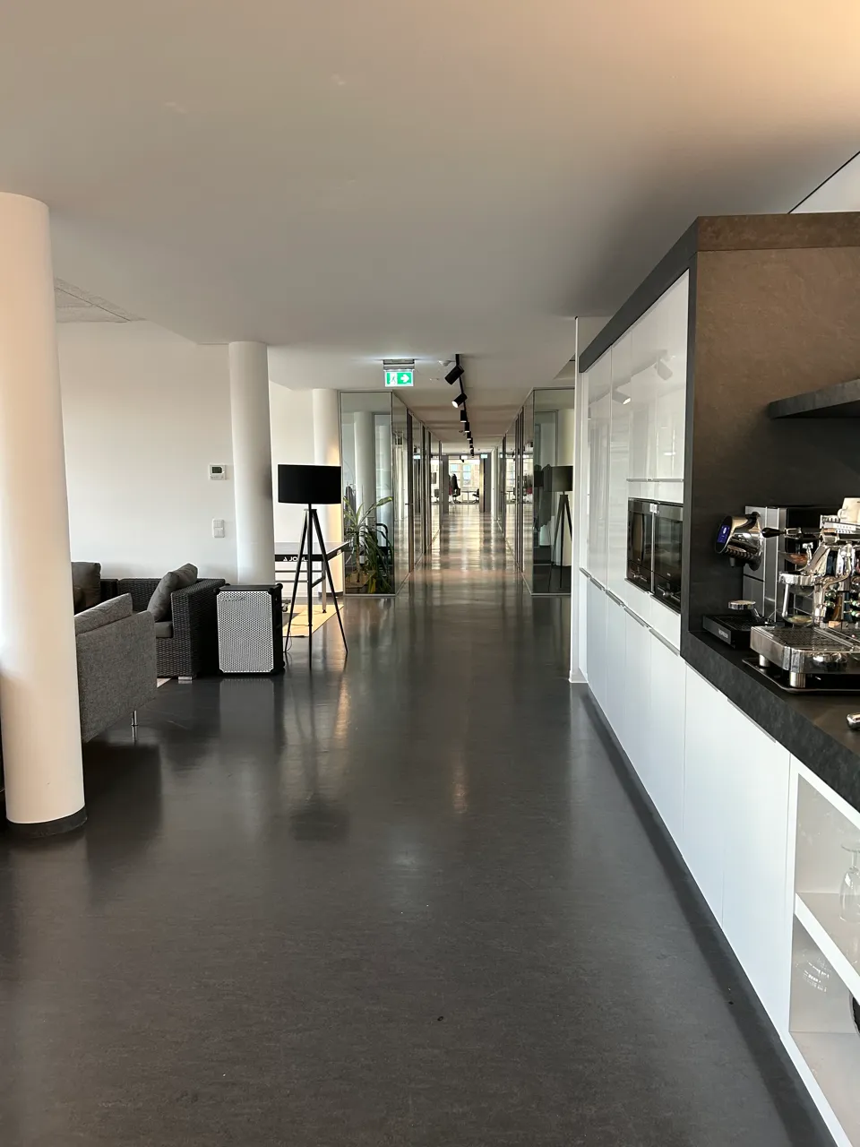 Büroplanung mit Refurbished Möbeln – Referenzprojekt Bild 4