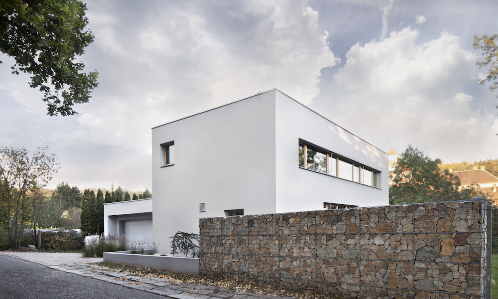 Garage intill hus