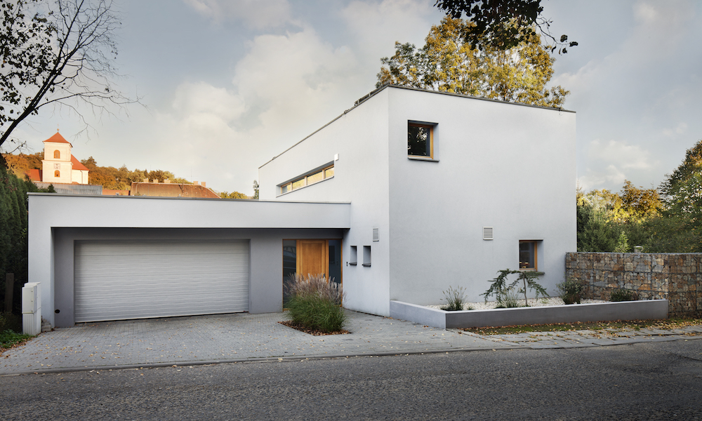 Garage intill hus