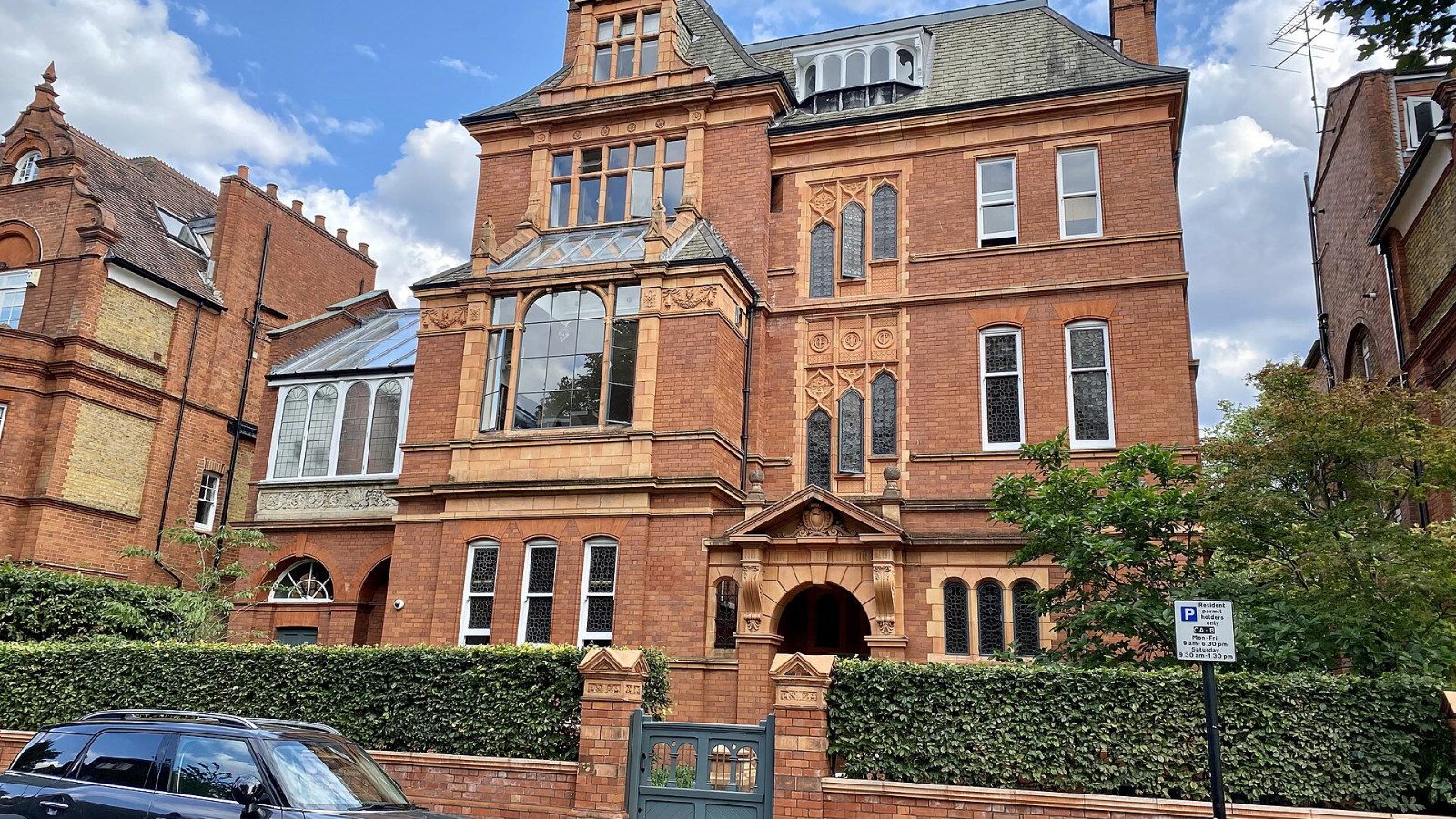 Victorian terraced houses in Fulham