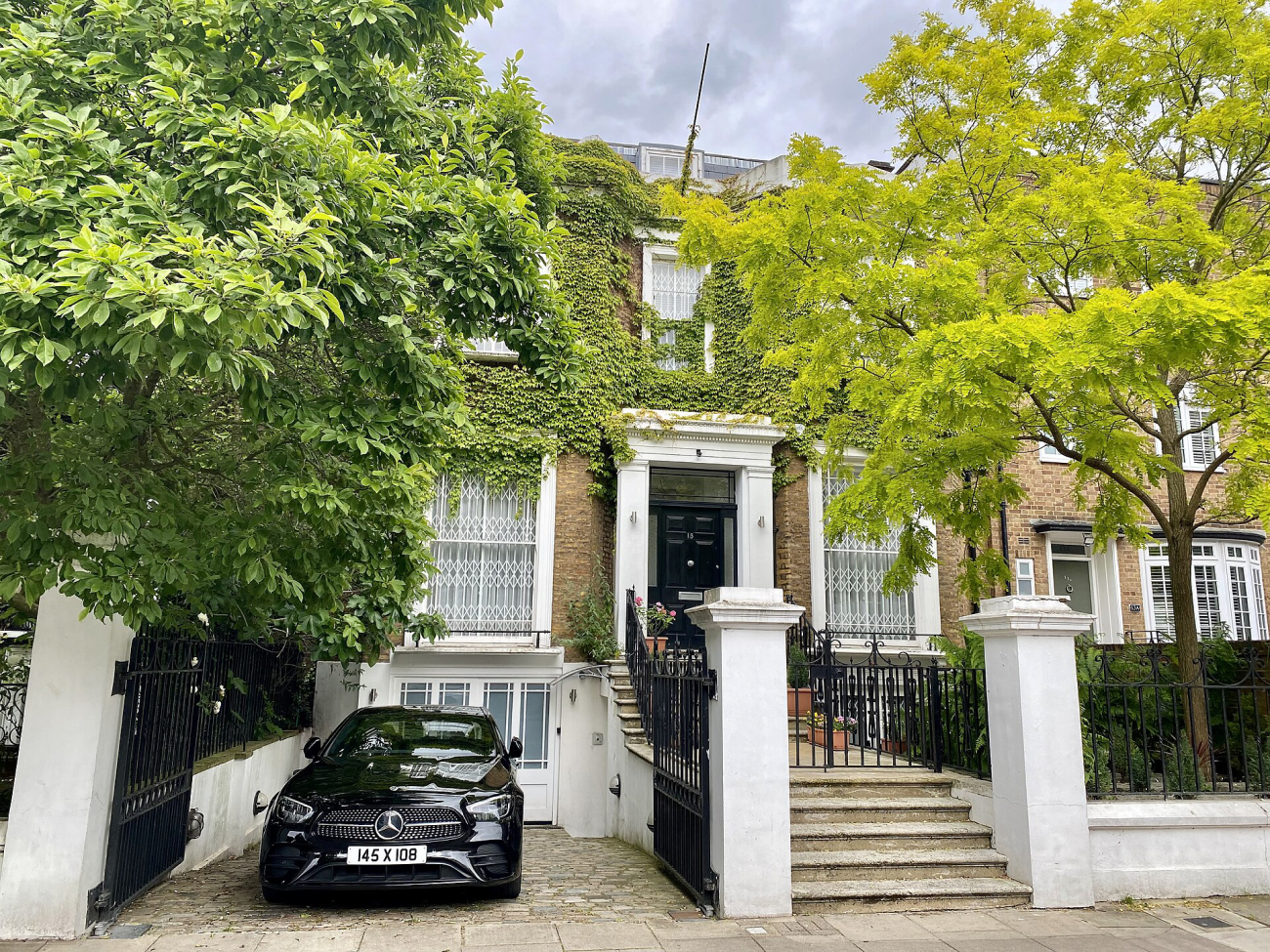 The green at Parsons Green with The White Horse