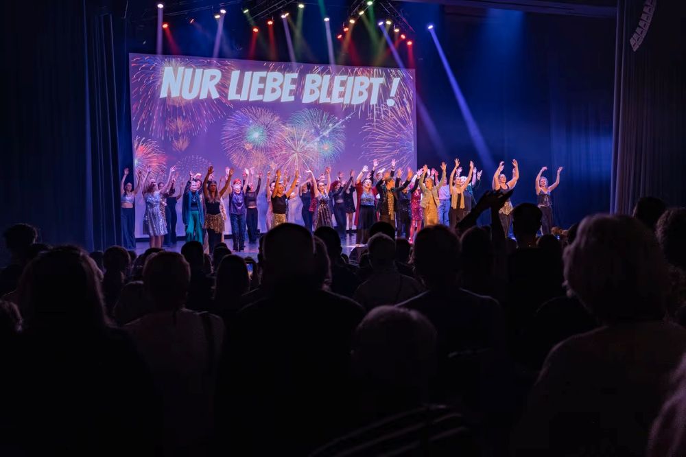 4 ZEITEN - Nur Liebe bleibt